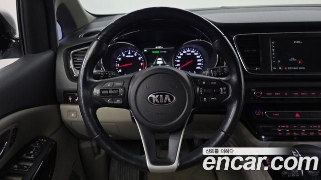 Kia Carnival 4