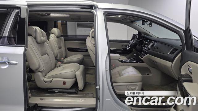 Kia Carnival 5