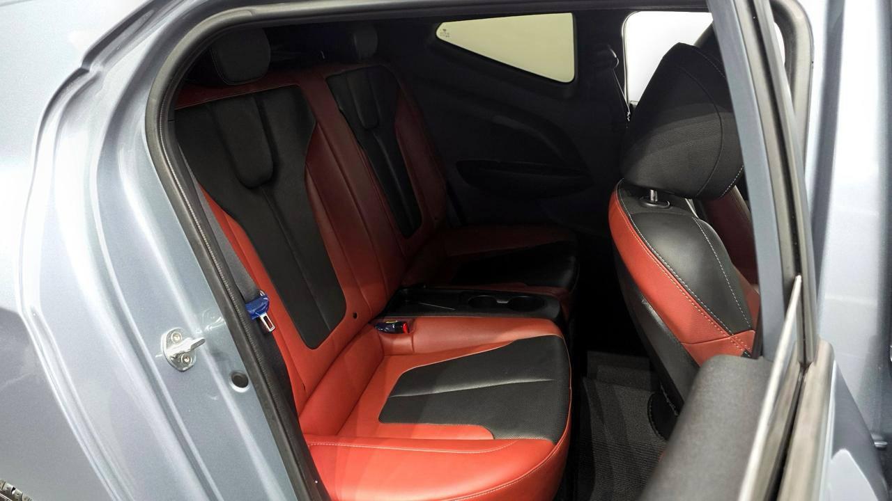 Hyundai Veloster 4