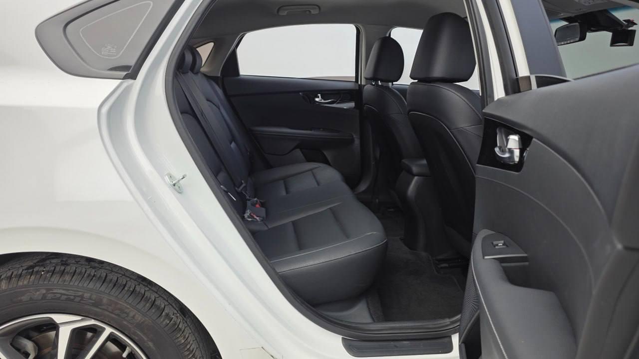 Kia K3  4