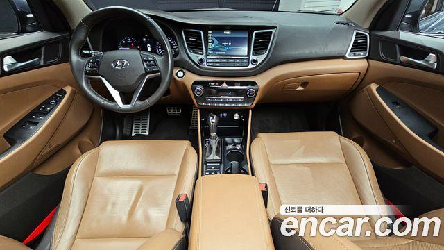 Hyundai Tucson  4