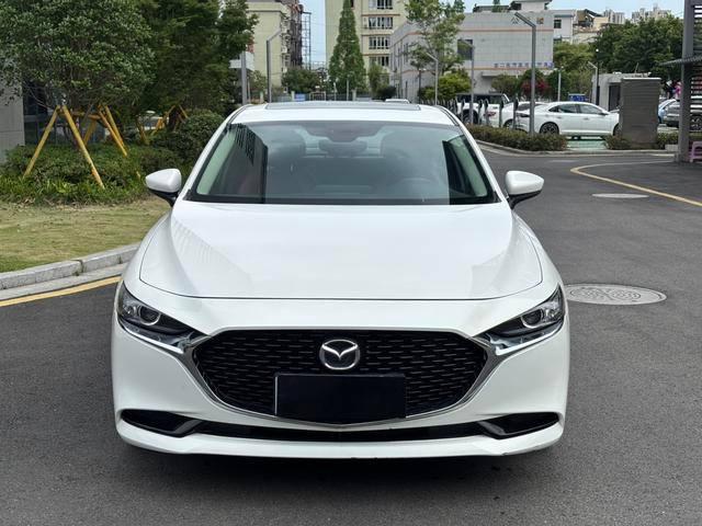 Mazda 3 Axela 2