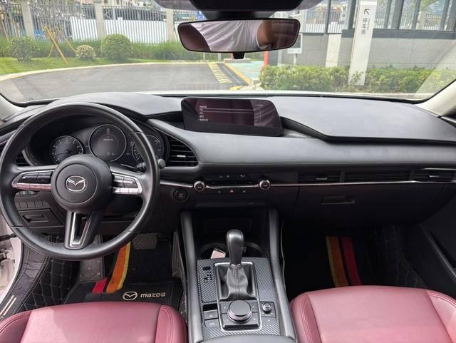 Mazda 3 Axela 4