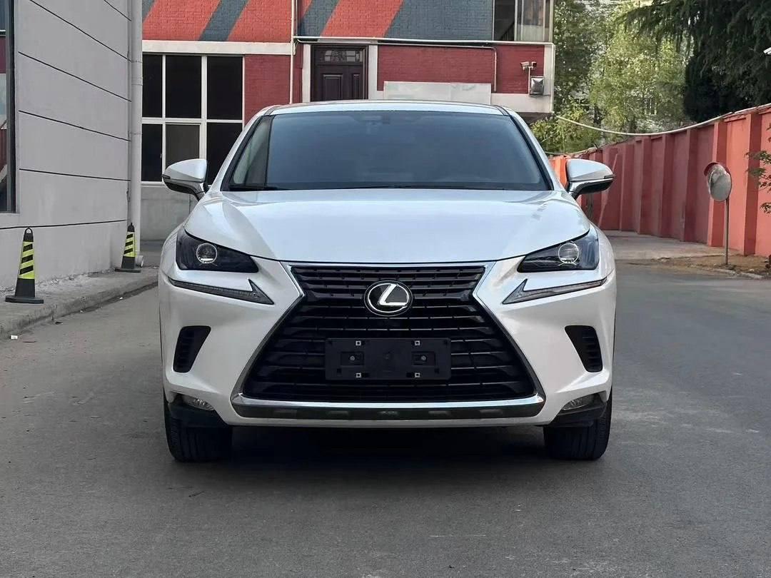  Lexus NX200 2