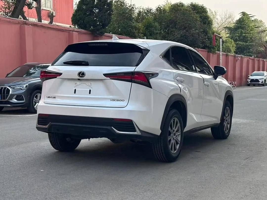  Lexus NX200 3