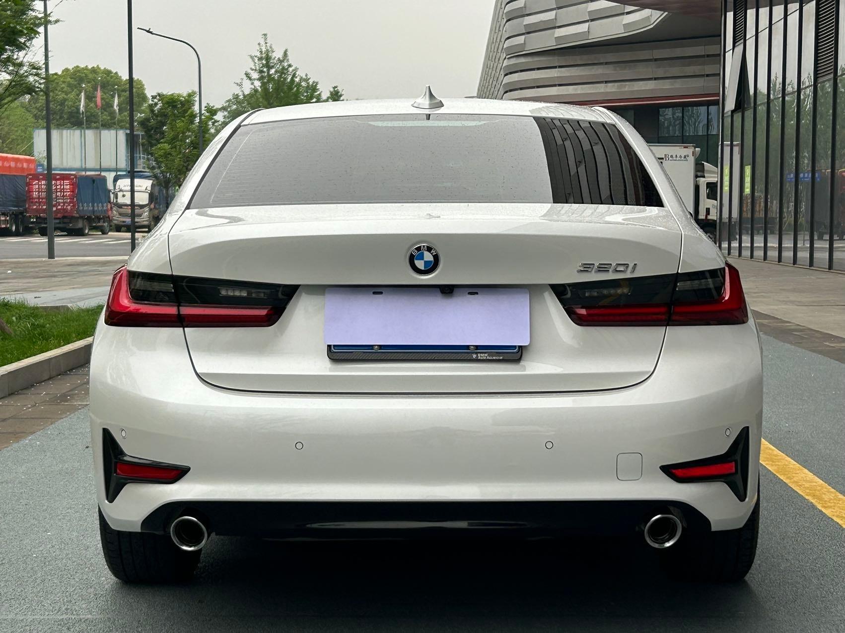 BMW 3 Series 2022 / 320i Sport Package 4
