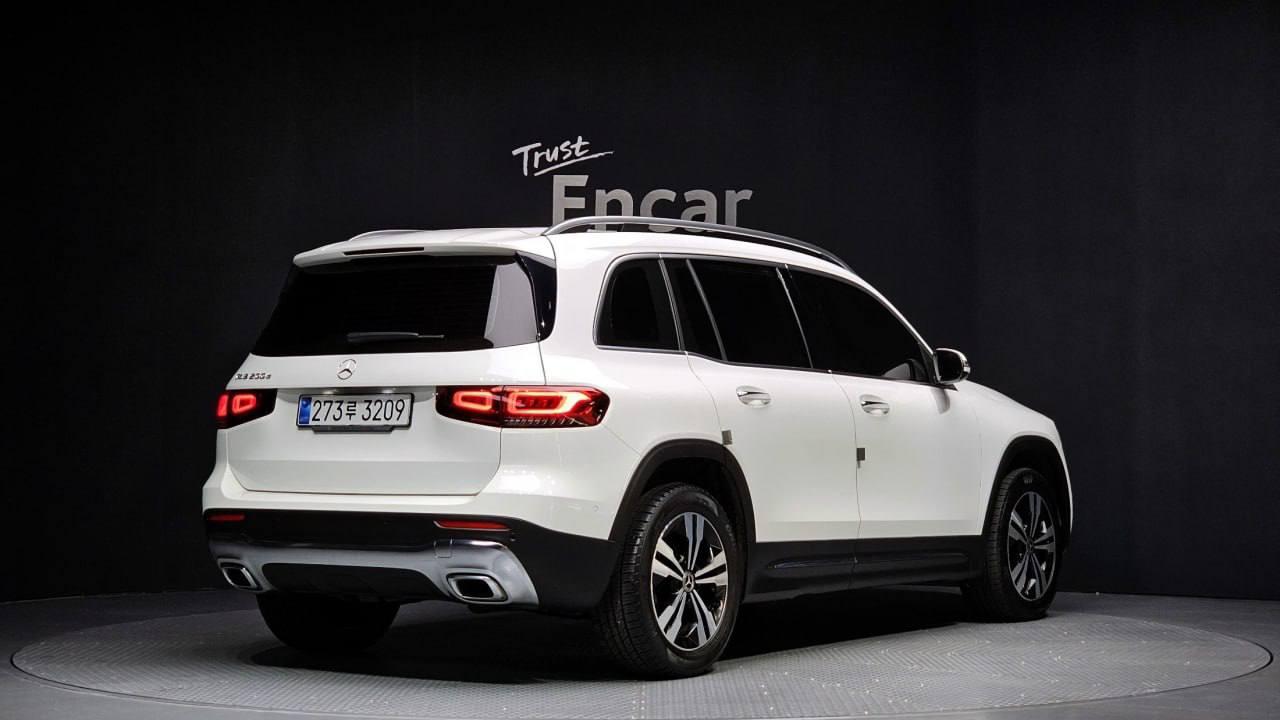 Mercedes-Benz GLB-class 3