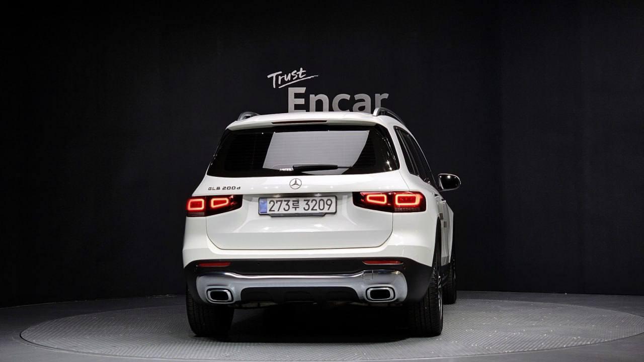 Mercedes-Benz GLB-class 4
